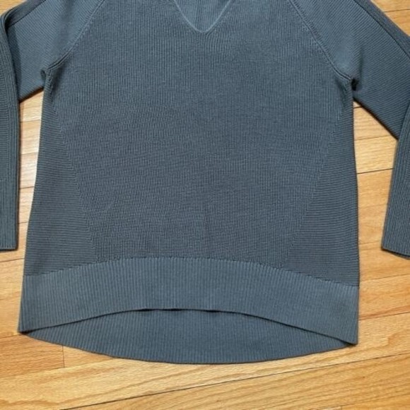 Athleta Hanover V Neck Sweater Womens Size M Merino Wool Blend Gray Oversized - Picture 13 of 13